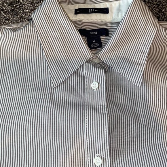 Gap Women's Fitted Stripped Button Long Sleeve Shirt Size 16 - Picture 3 of 6